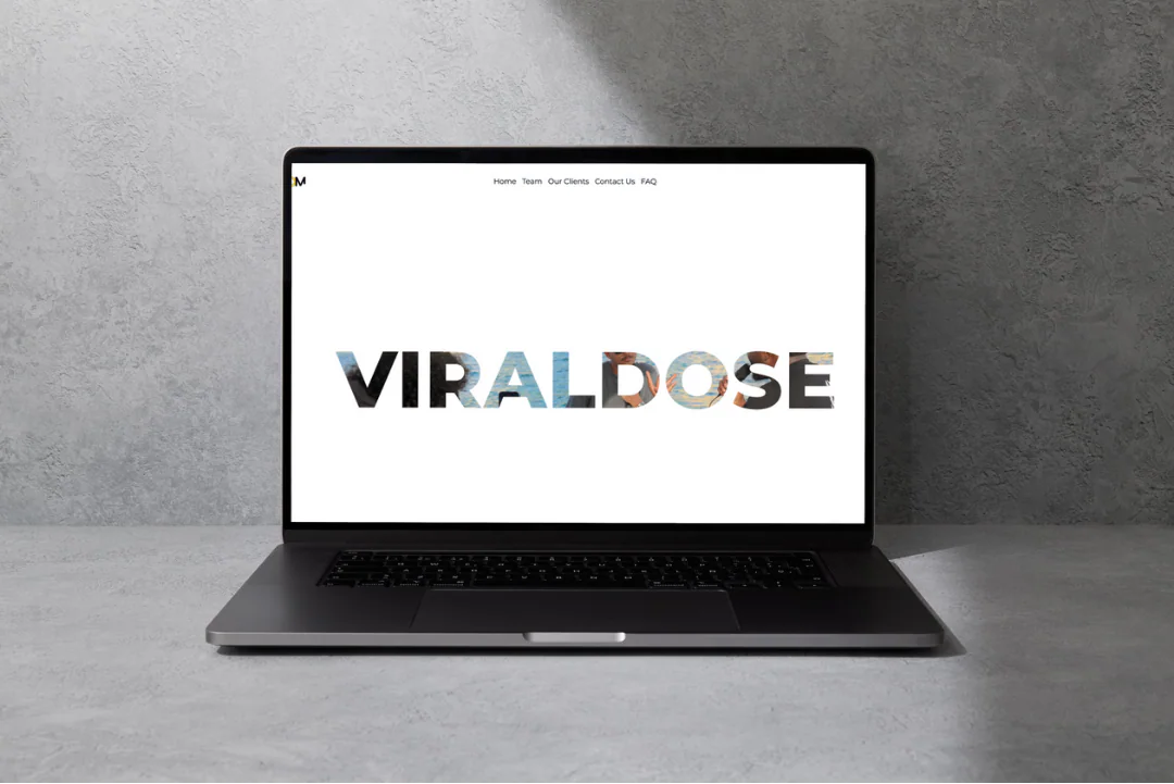 موقع ViralDose على حاسوب محمول